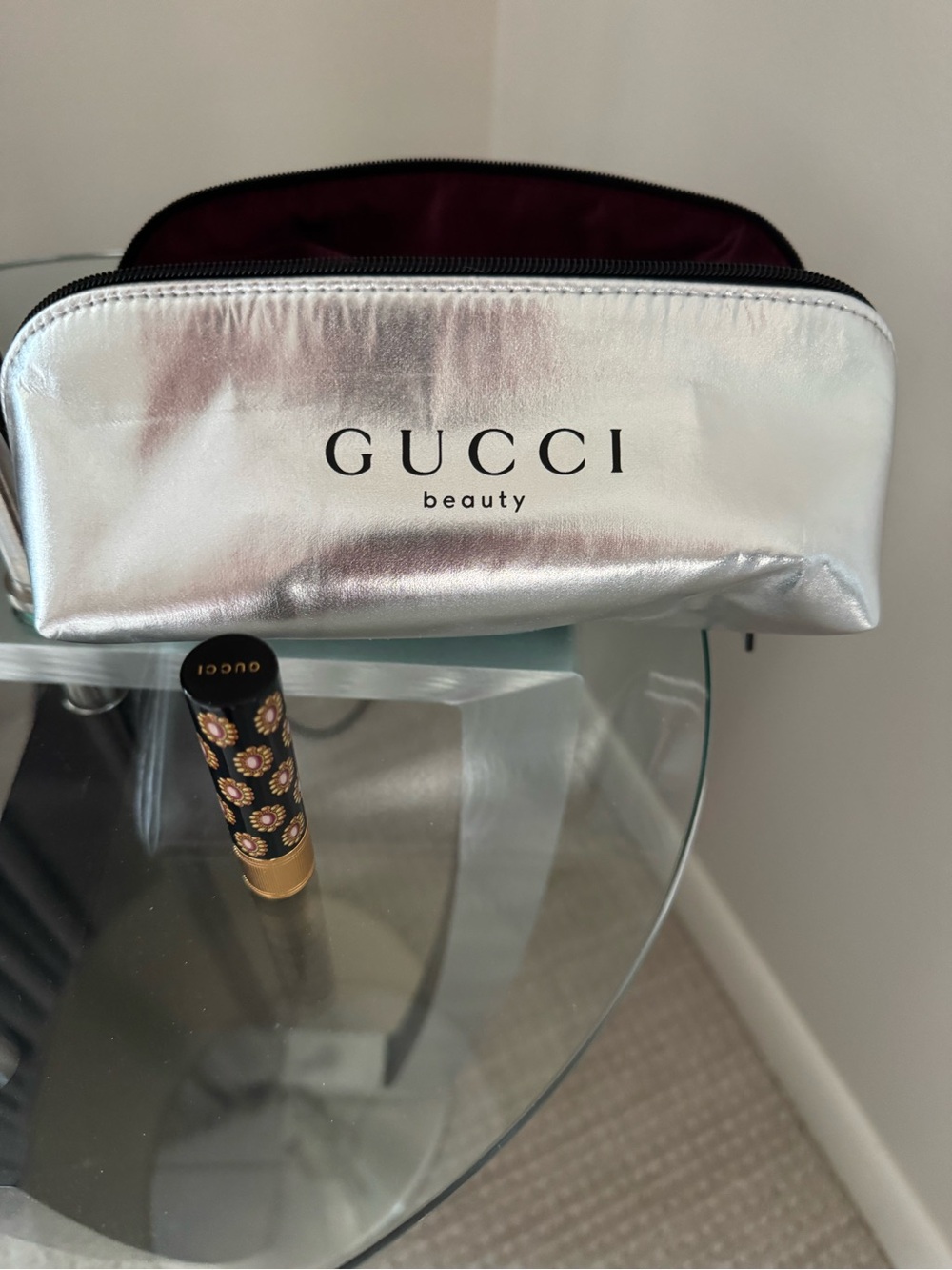 🩶GUCCI BEAUTY🩶Silver Metallic Cosmetic Pouch and beautiful lipstick #517